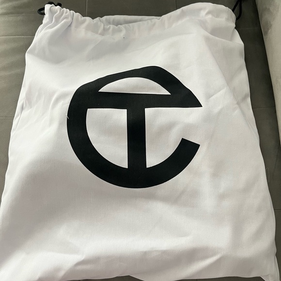 Medium Lavender Telfar Shopping Bag (sold out on website, never worn)! - Picture 5 of 8